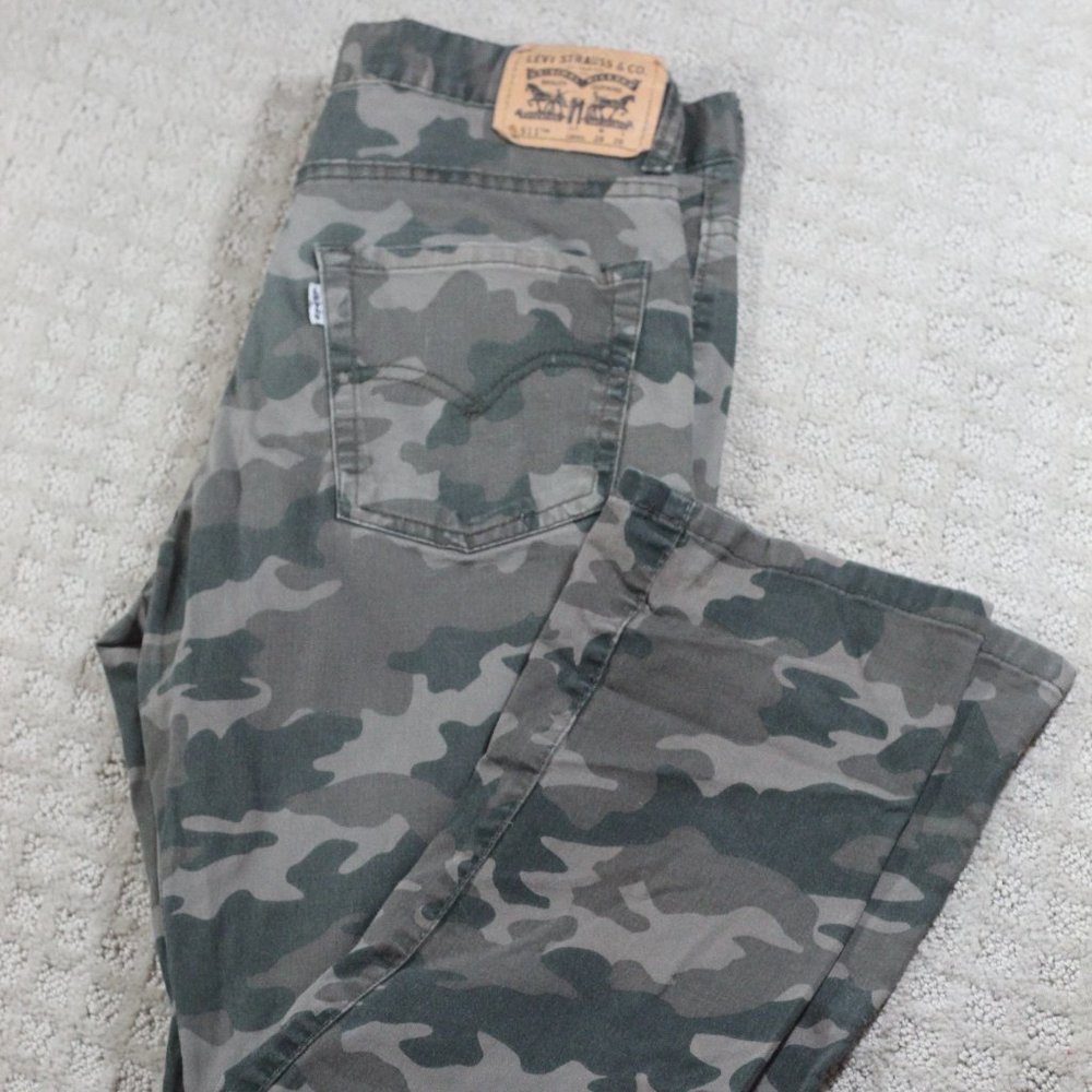 Vintage 90"s Levi's 511 Size 6  (28x28) Slim Leg Mid-Rise Camo Jeans